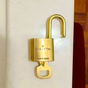Authentic Louis Vuitton Lock And one Key #305